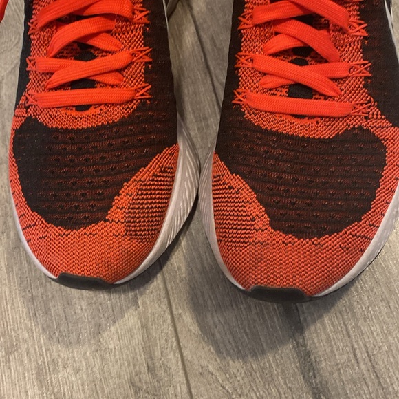 Nike Flyknit Sneakers - Picture 2 of 5